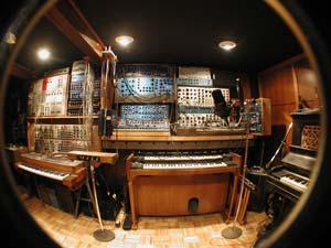 Synthesizer Audio Room